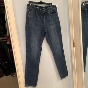 Ann Taylor LOFT ladies jeans. Curvy size 8. Barely worn.